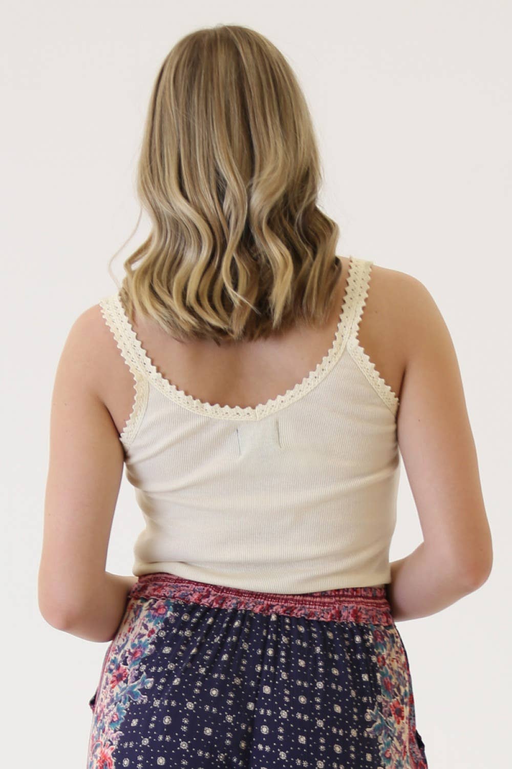 LACE TRIM RIB KNIT CAMI: IVORY