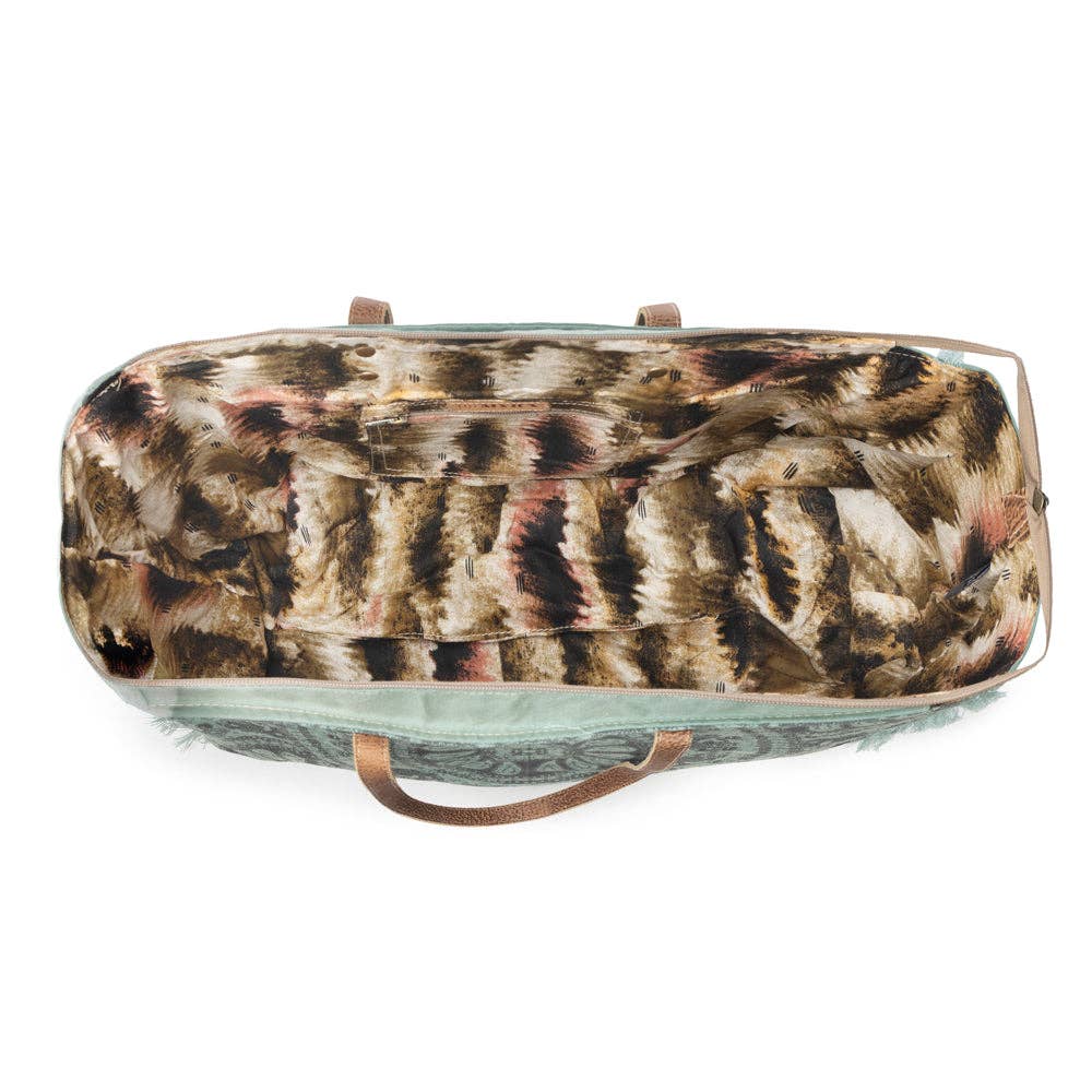 Wildtusk Weekender Bag for Women in green with vintage print detail: Green