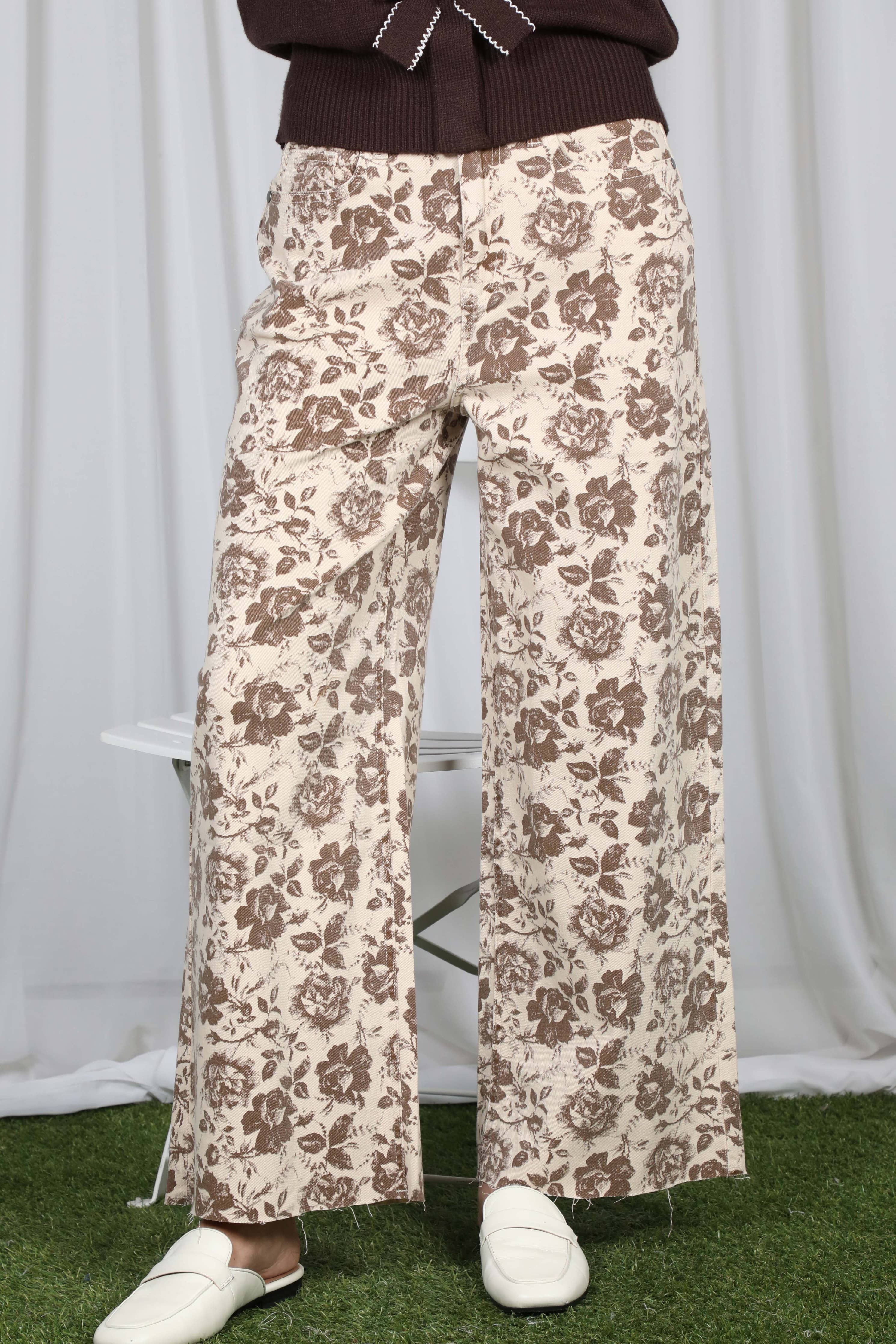 Trendy Cropped High Waist Stretchy Floral Jeans: Cream/Brown
