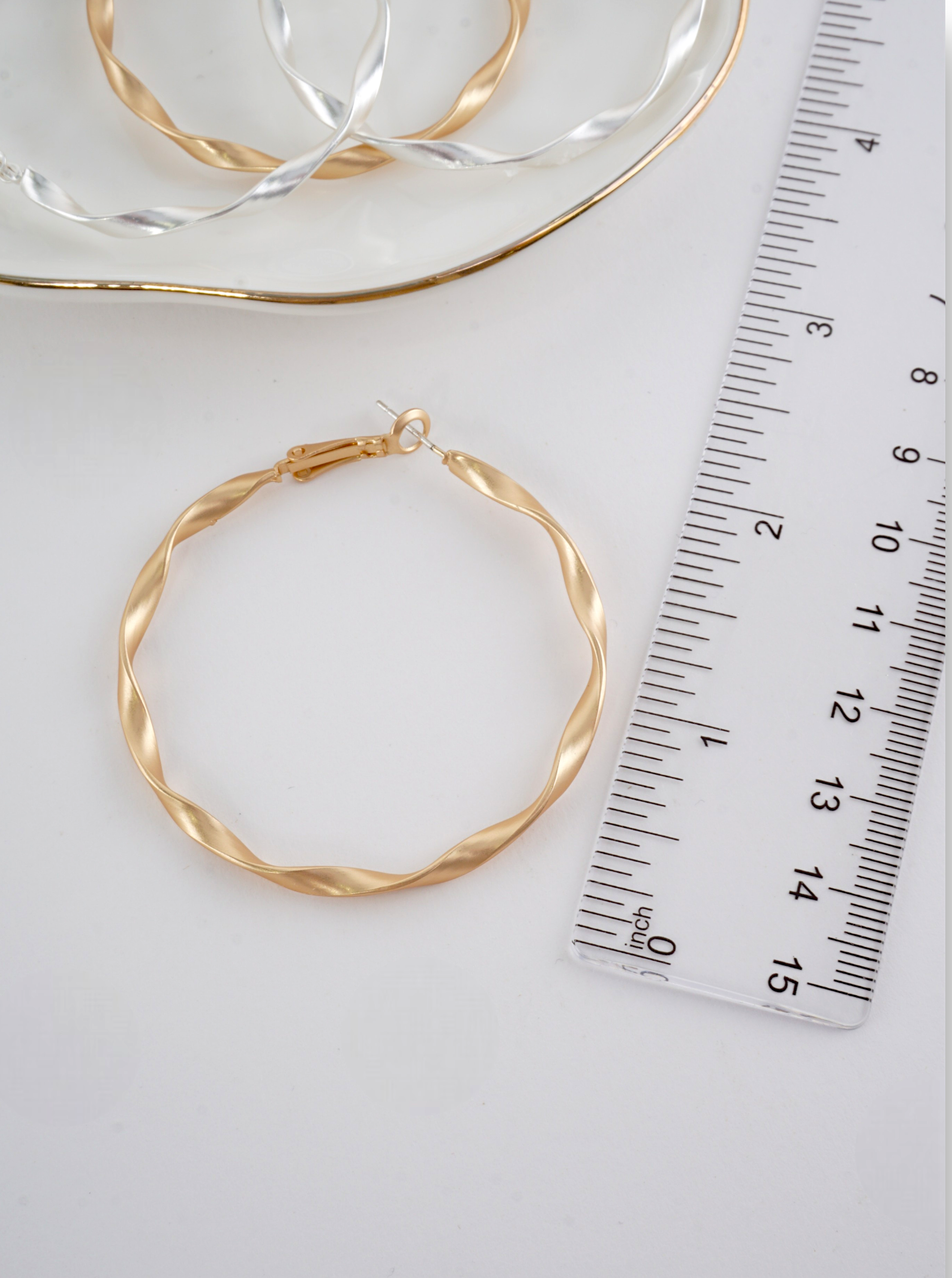 Large Geometric Matte Hoop Earrings: Matte Gold