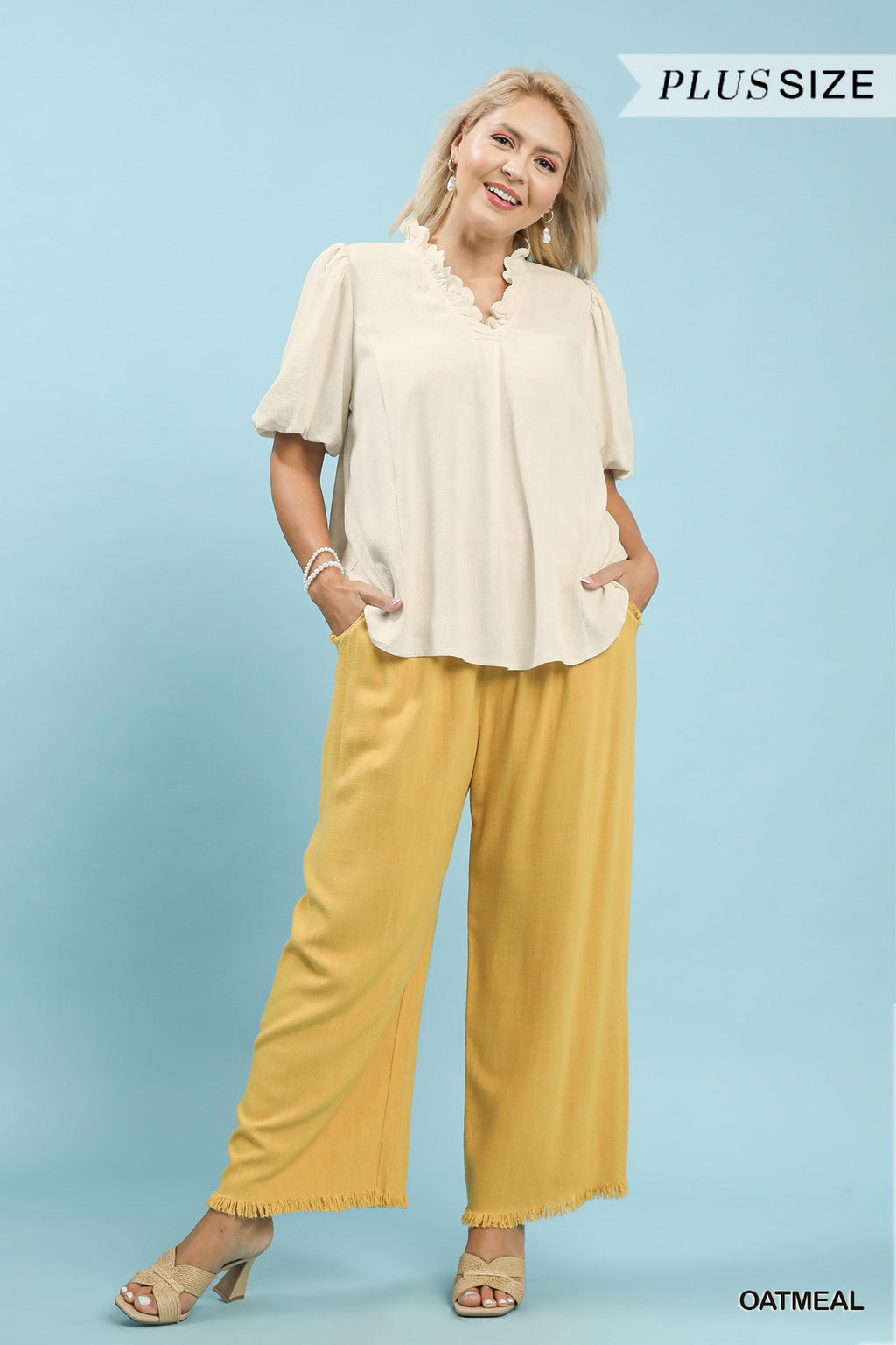 Linen Scallop Trim V-Neck Top: Oatmeal