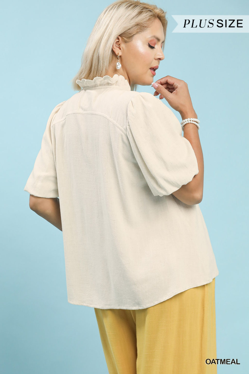 Linen Scallop Trim V-Neck Top: Oatmeal