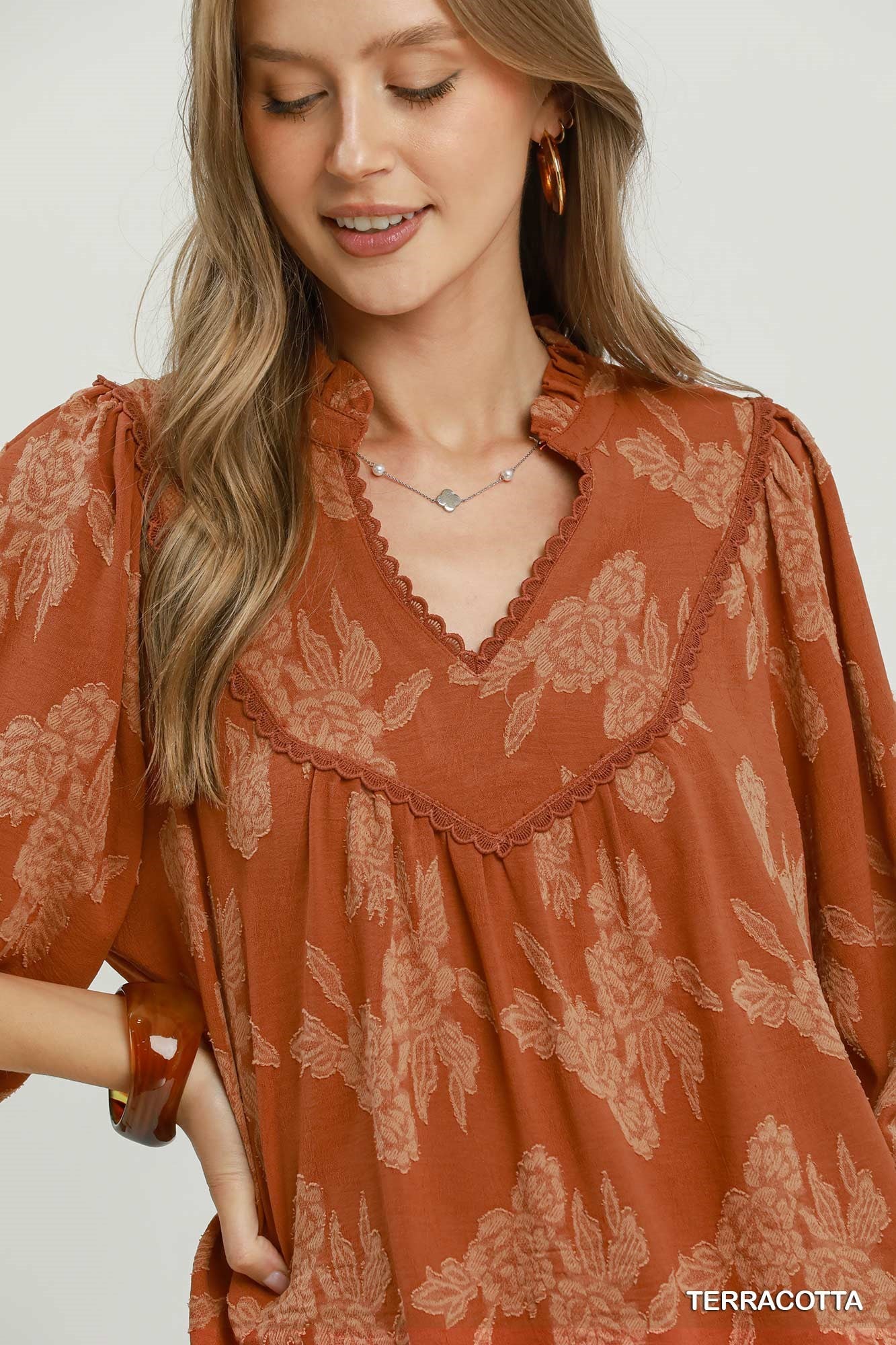 Floral Textured Scalloped V-Neck Babydoll Blouse: Terracotta