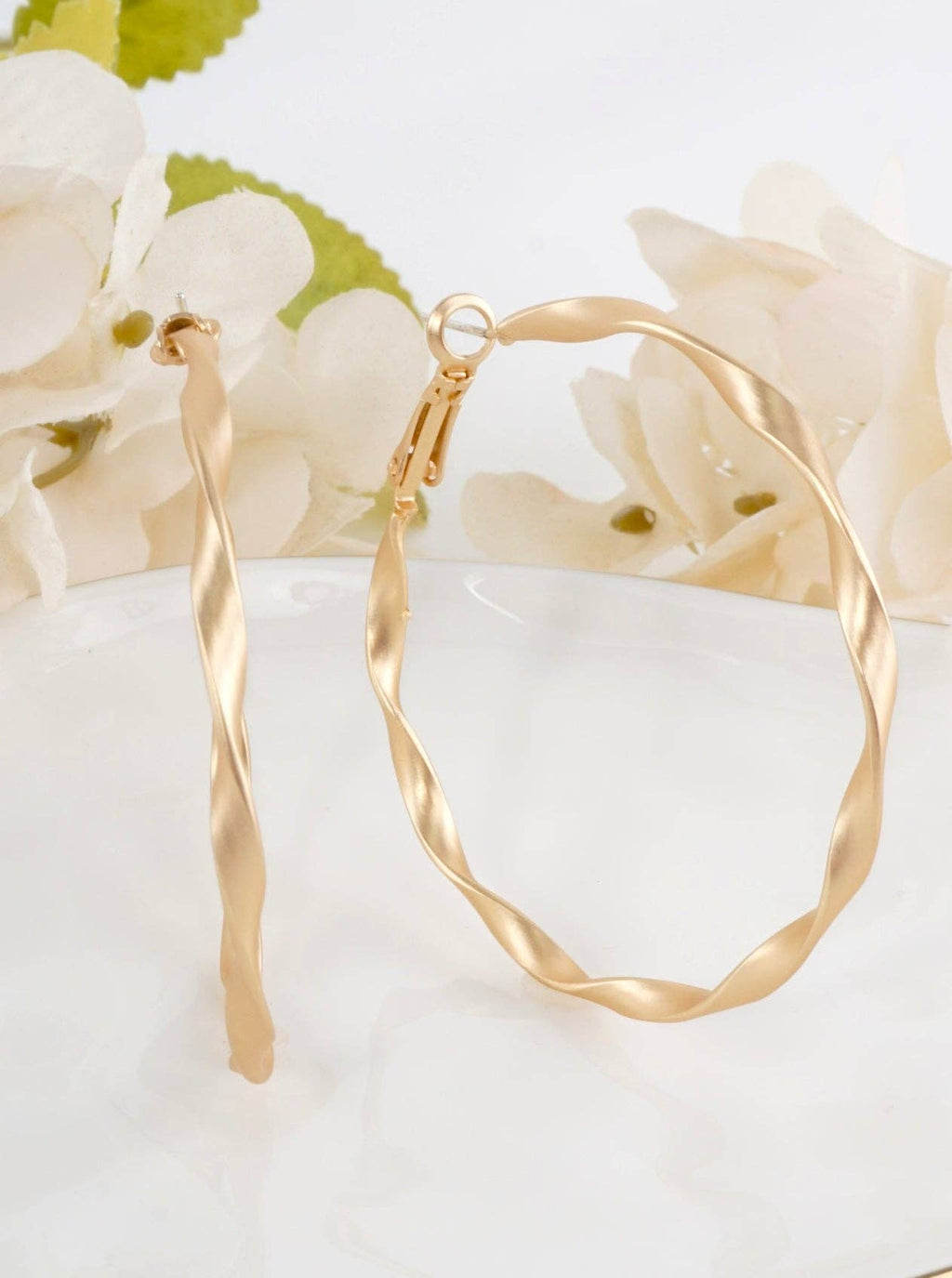 Large Geometric Matte Hoop Earrings: Matte Gold