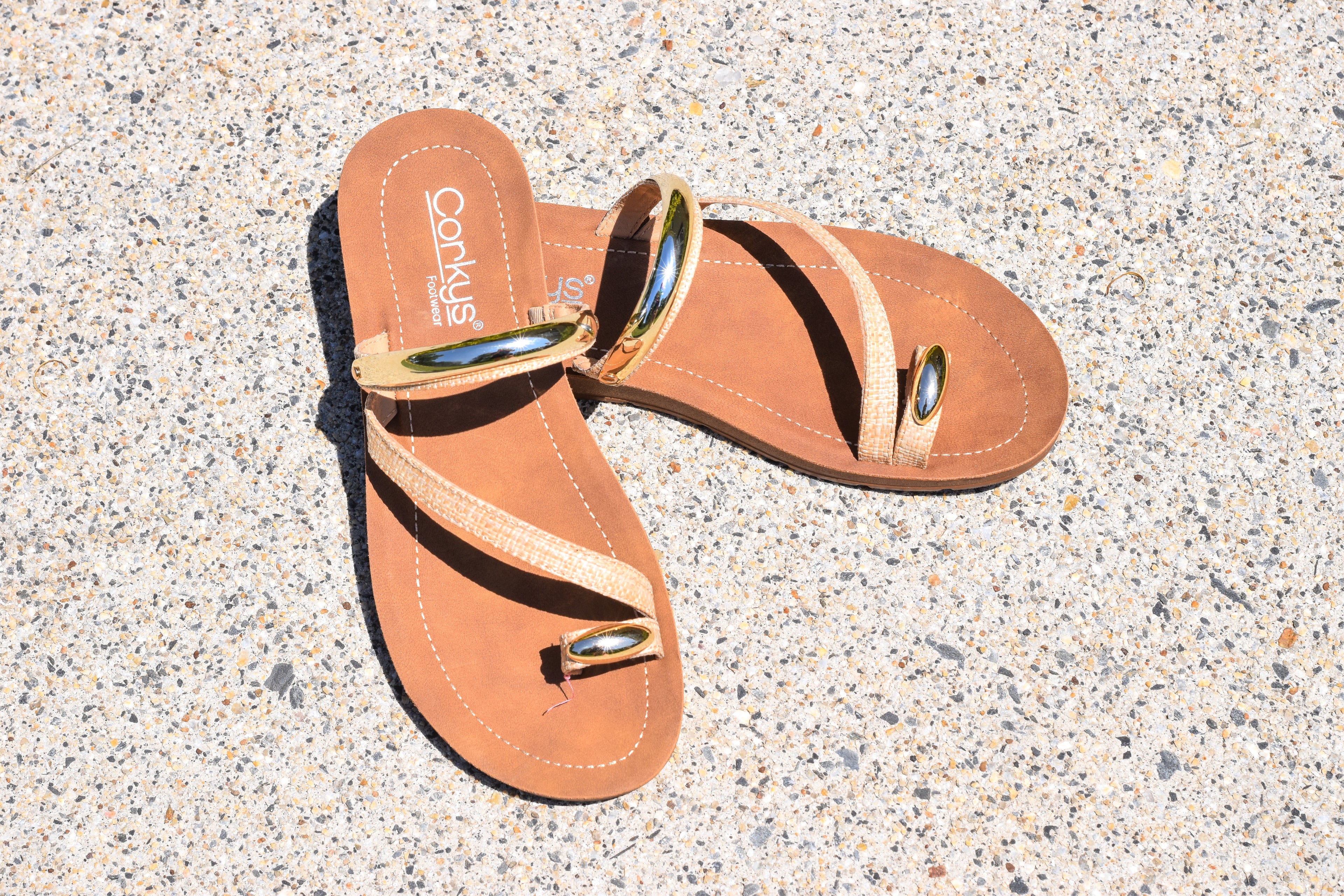 Corkys Hit the Strip - Raffia