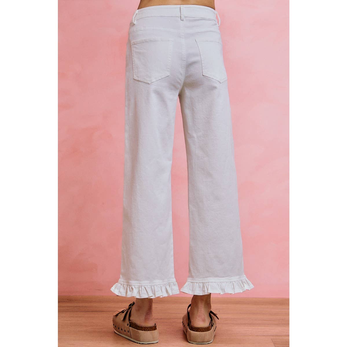 RUFFLED BOTTOM DETAIL MID RISE DENIM JEANS PANTS: WHITE