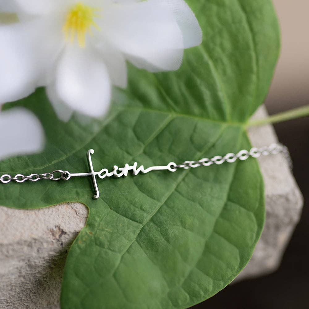Faith Cross Bracelet: Silver