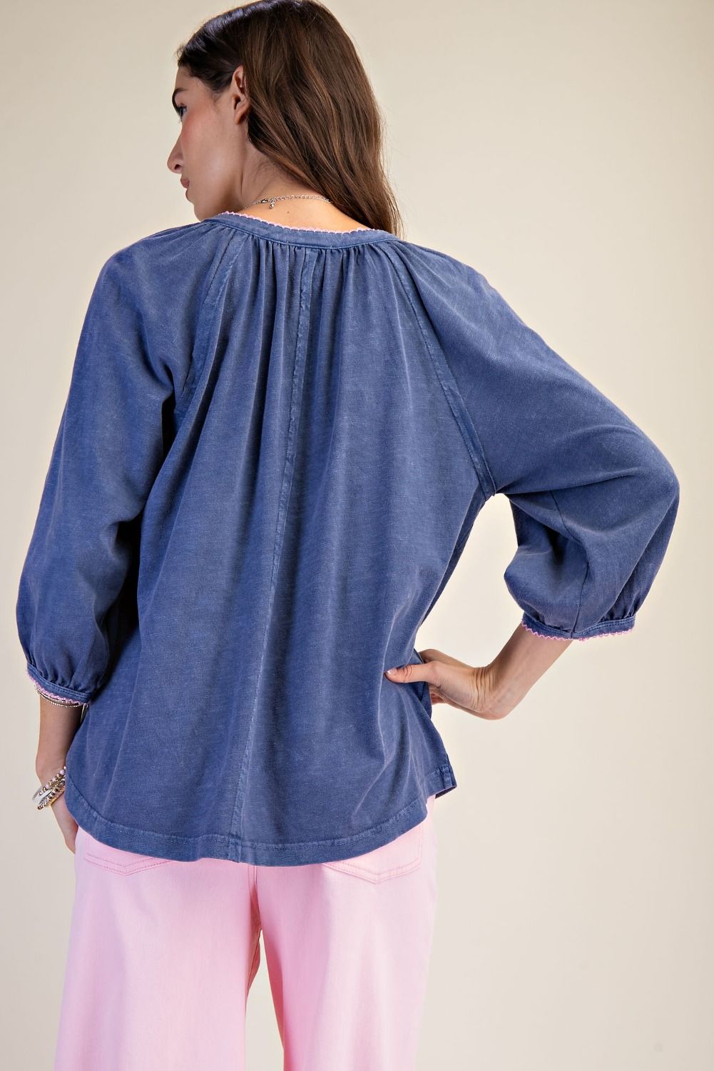WASHED COTTON SLUB BUTTON FRONT HENELY TOP: Blueberry